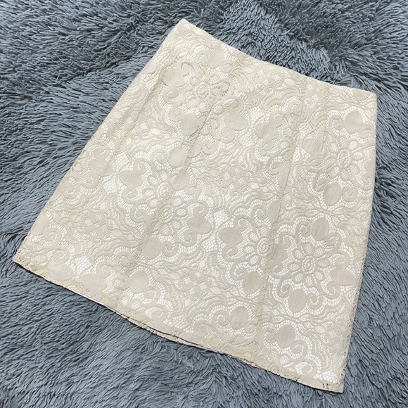 New York & Company Dresses & Skirts - 🥰🥰New York & Company Lace Embroidered Skirt🥰🥰